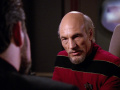 Riker spricht mit Admiral Picard.jpg