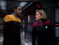 Tuvok informiert Janeway, dass sie den Kontakt zu Kim verloren haben.JPG