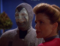 Janeway erreicht die Freilassung ihrer Leute.jpg